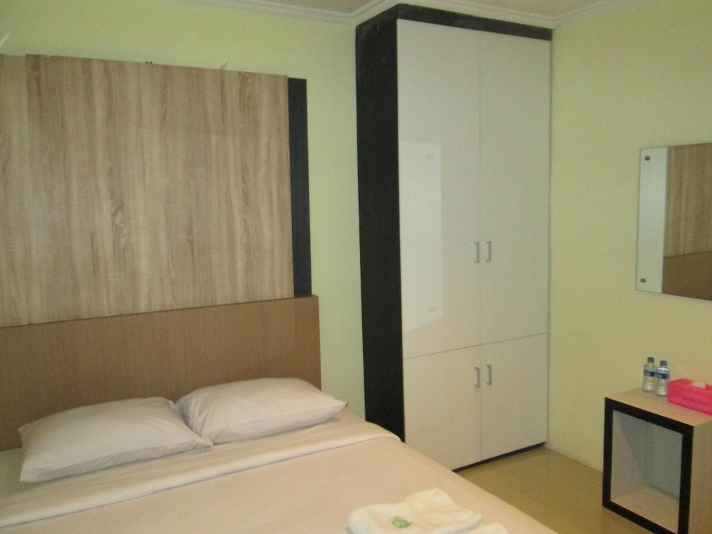 Green Leaf Inn Понтіанак Номер фото